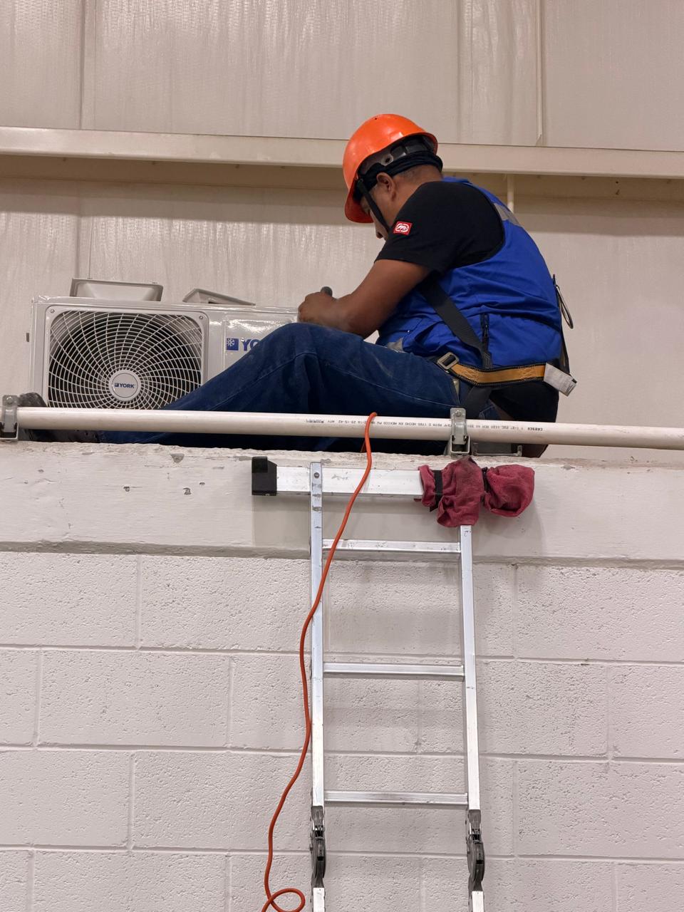 Instalación unidad exterior sistema VRF