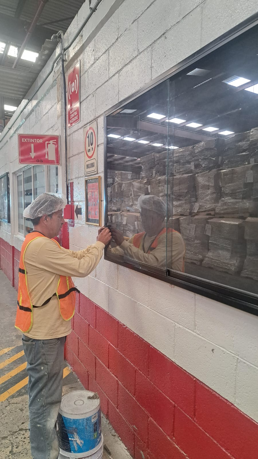 Instalación de vitrina – detalle