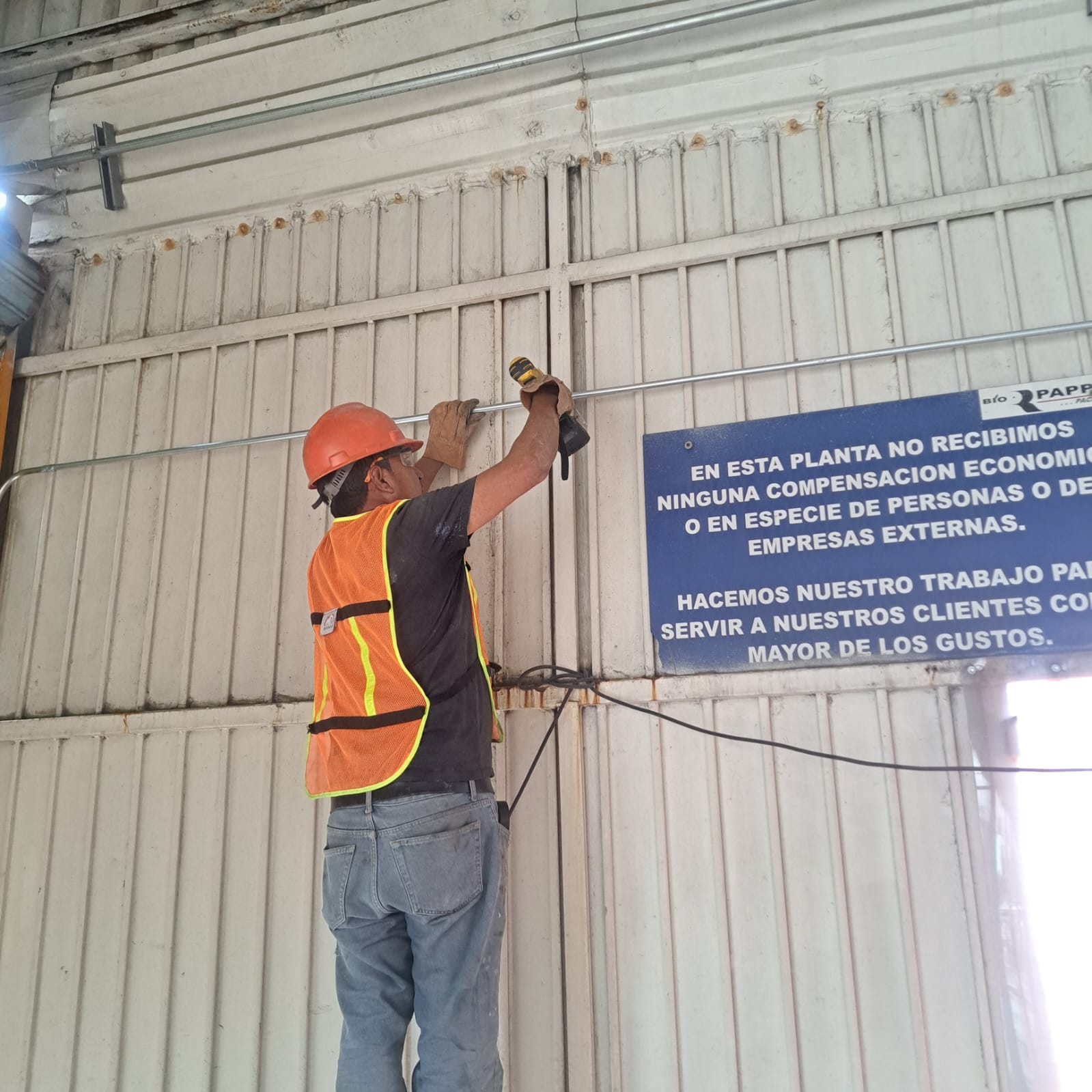 Instalación de líneas eléctricas industriales